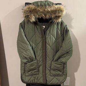 American Eagle Outfitters Green Quilted Jacket with Faux Fur Hood ✨